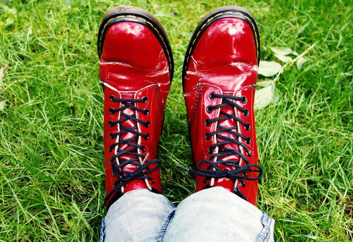 Relaxing red shoes