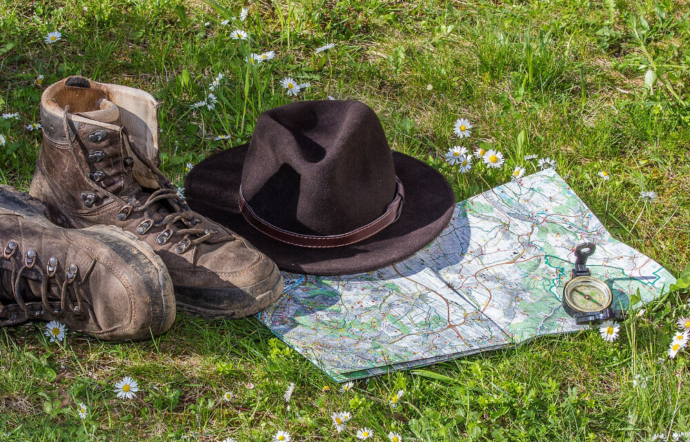 hat and map