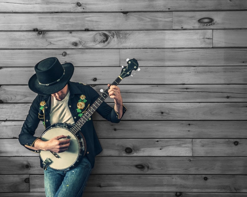 Minstrel with banjo