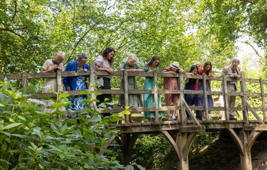 (l-r) RLF Trustee and judge Fiona Sampson, competition winner Miriam Mason, Ashdown Forest Trustee and judge Kathryn Aalto, Her Majesty The Queen, competition winner Esme Coulter, Clare Milne Trust Beneficiary Louie Leighton, competition winner Yici Zhang, writer and judge Jane Riordan and RLF Chief Executive Edward Kemp. © Fernando Manoso.